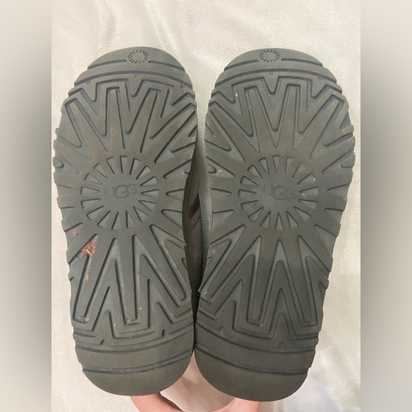 UGG Men's Neumel Suede Casual Boots gray - Picture 6 of 9